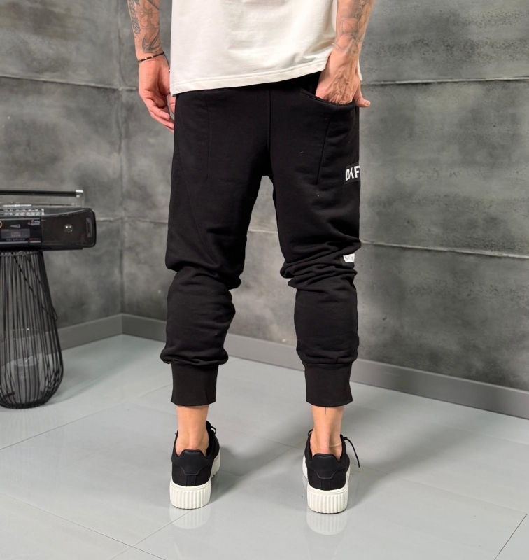 Мъжки спортен панталон Black Street Code